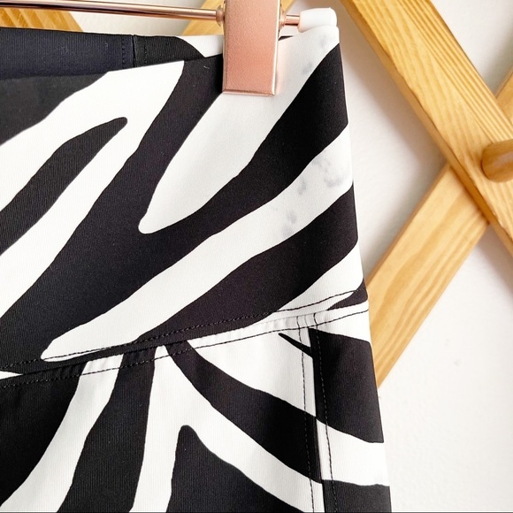 Redemption Athletix Black and White Print Legging/shorts - Picture 4 of 11